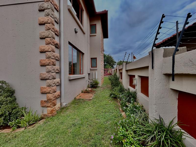5 Bedroom Property for Sale in Birdwood Estate North West